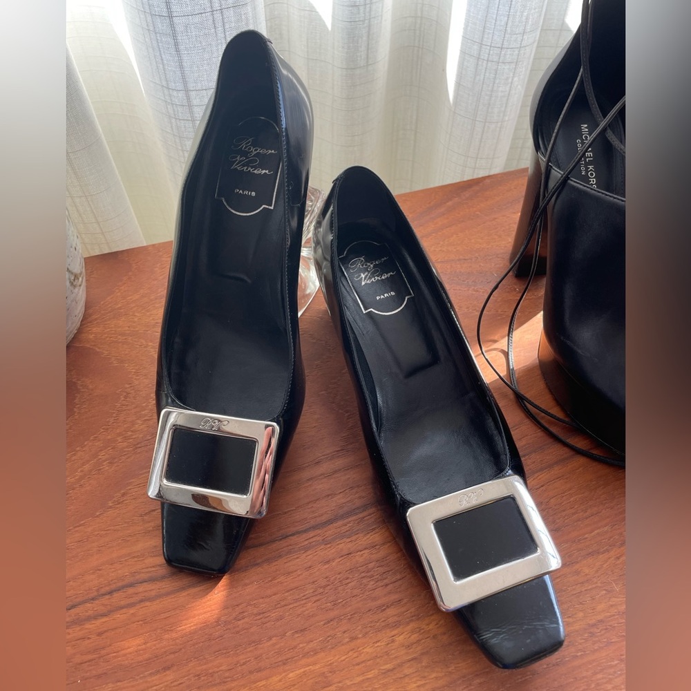 Roger Vivier Paris pumps with Silver Buckle 38.5 IT/ 8.5 US